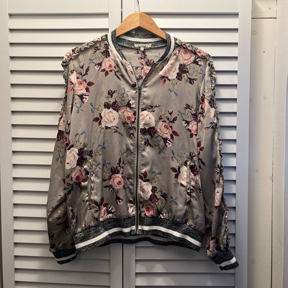 Buckle Gimmicks Floral Jacket - Picture 2 of 11